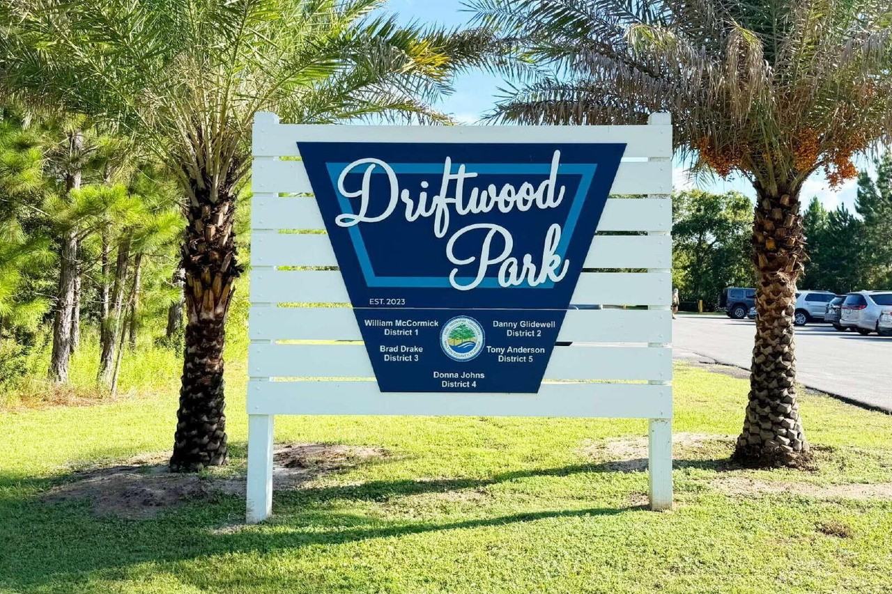 130 W Shipwreck Rd - Photo 5 of 50