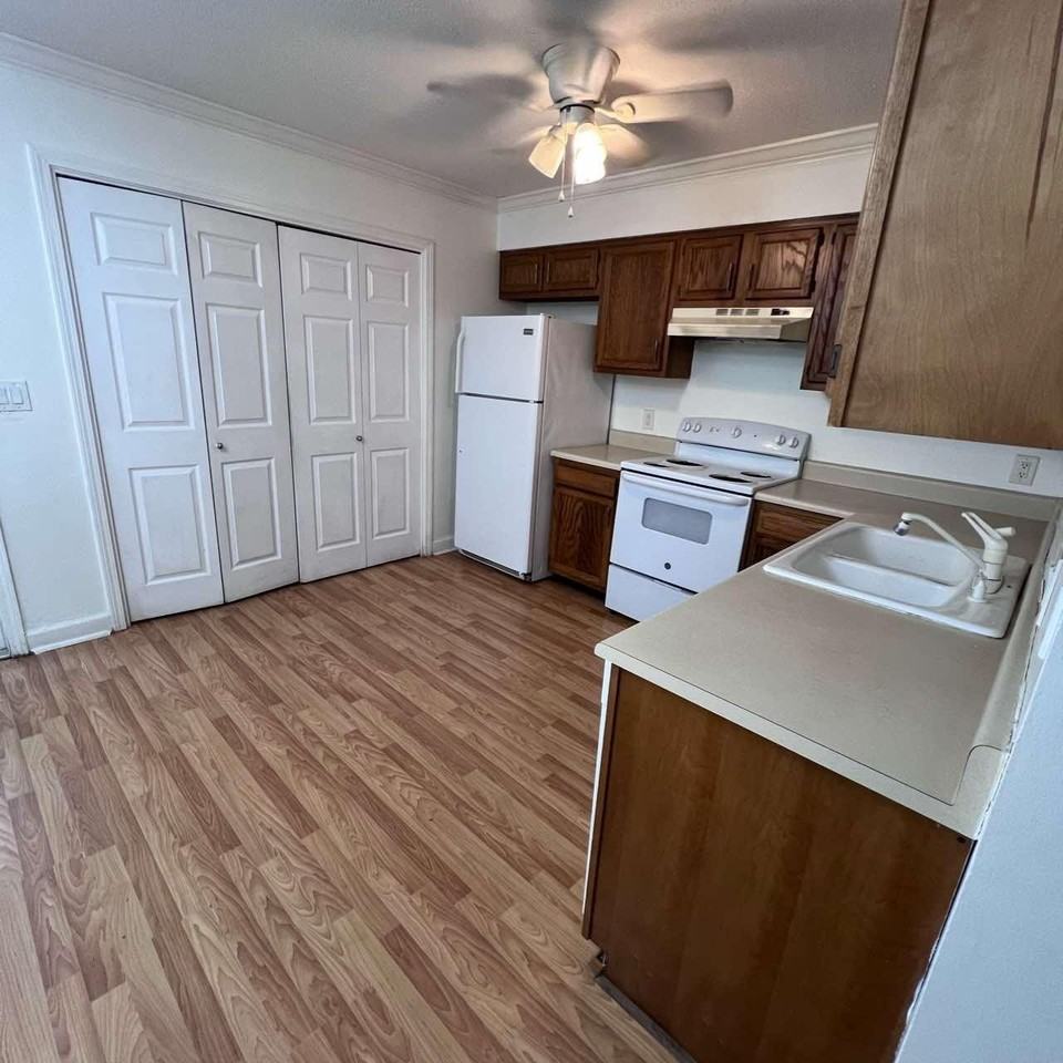 1325 Greendale Ave Unit 6 #6 - Photo 5 of 21