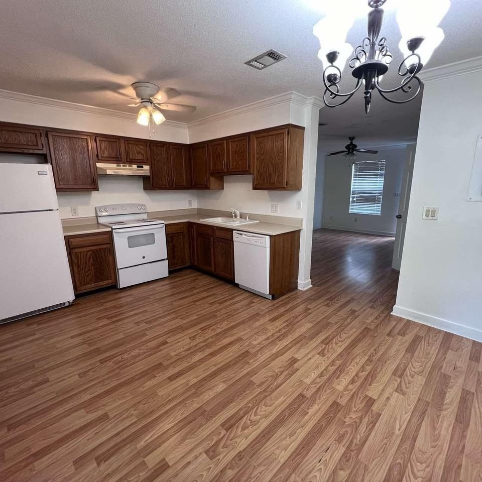 1325 Greendale Ave Unit 6 #6 - Photo 6 of 21