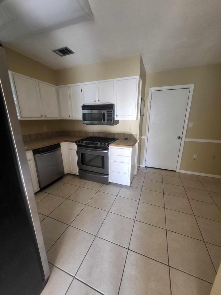 2108 Calle De Castelar - Photo 7 of 17