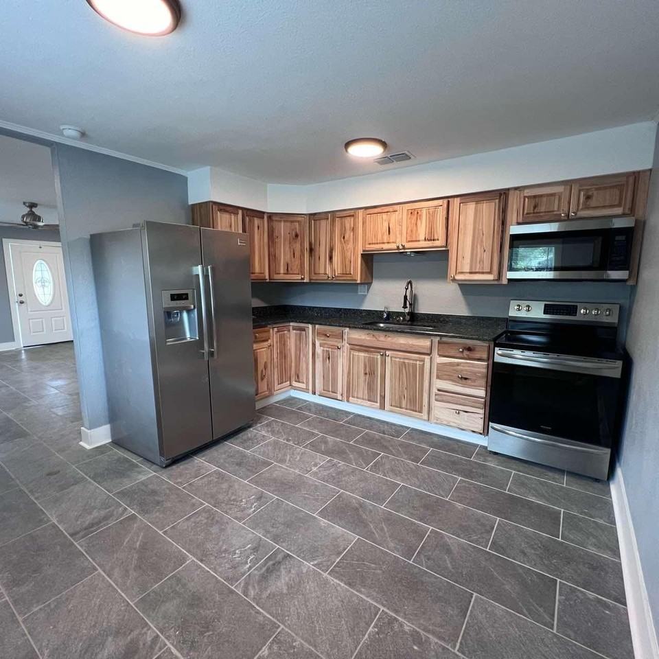 121 Harbeson Ave Se - Photo 2 of 19