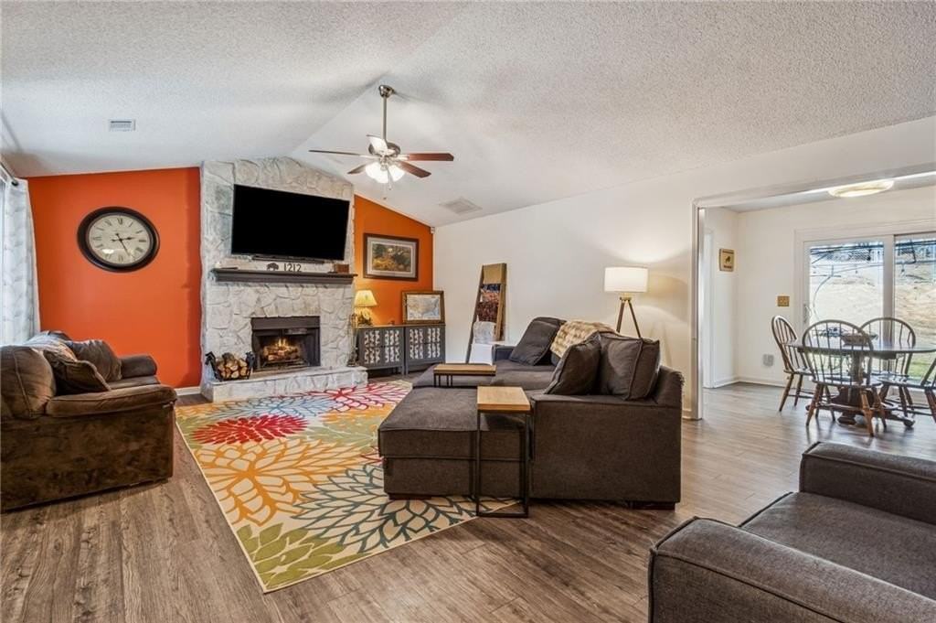 1212 Torrey Pl - Photo 2 of 26