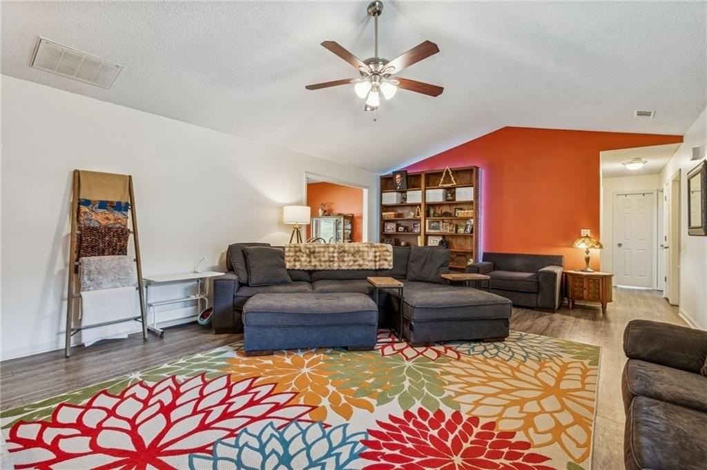 1212 Torrey Pl - Photo 4 of 26