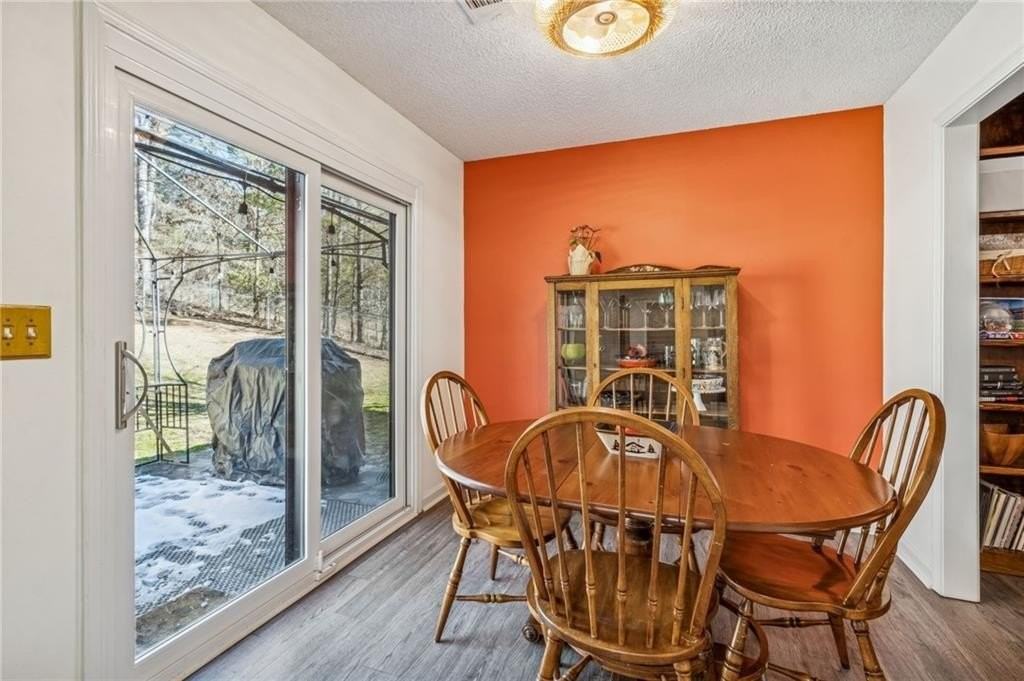 1212 Torrey Pl - Photo 7 of 26