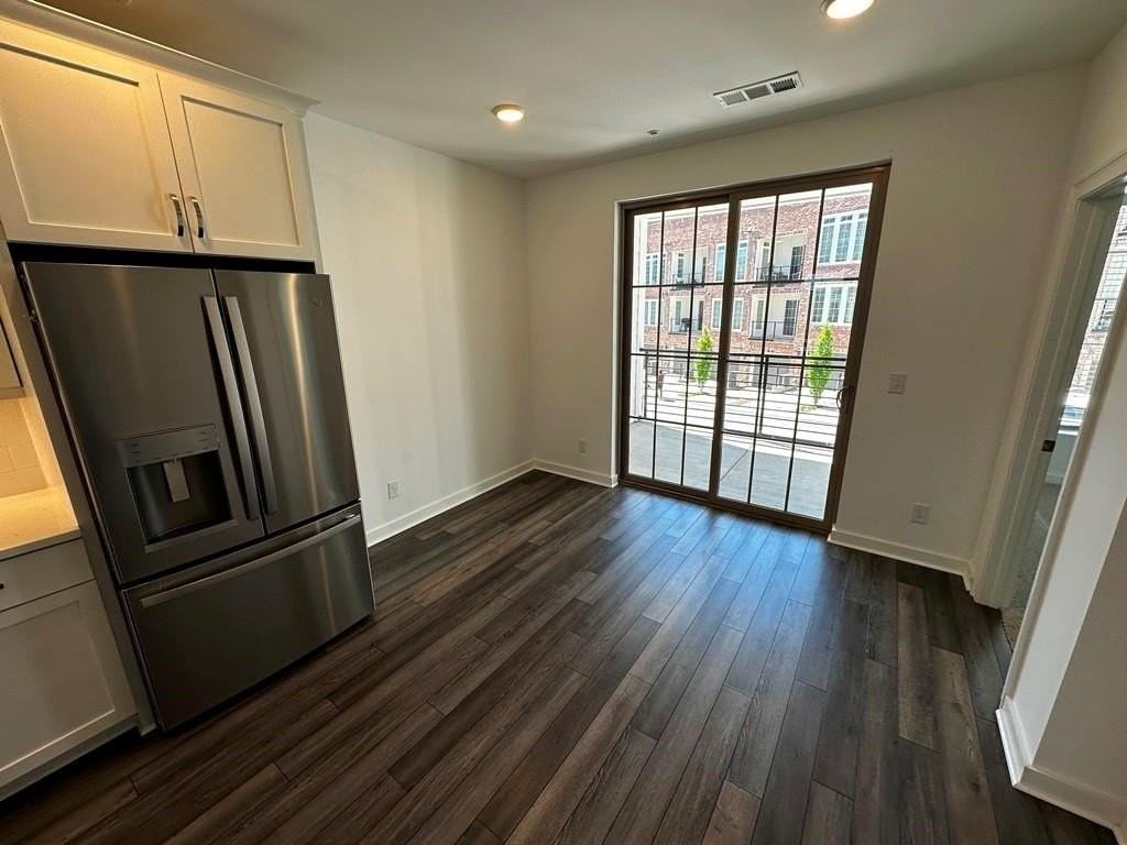 519 Burton Dr - Photo 4 of 28