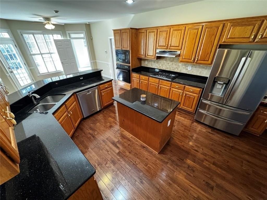 925 Whitetail Ct - Photo 2 of 45