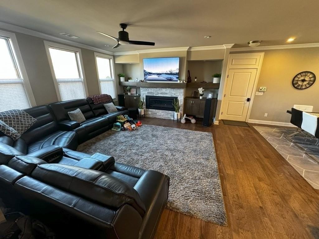 610 Central Park Overlook - Photo 2 of 43