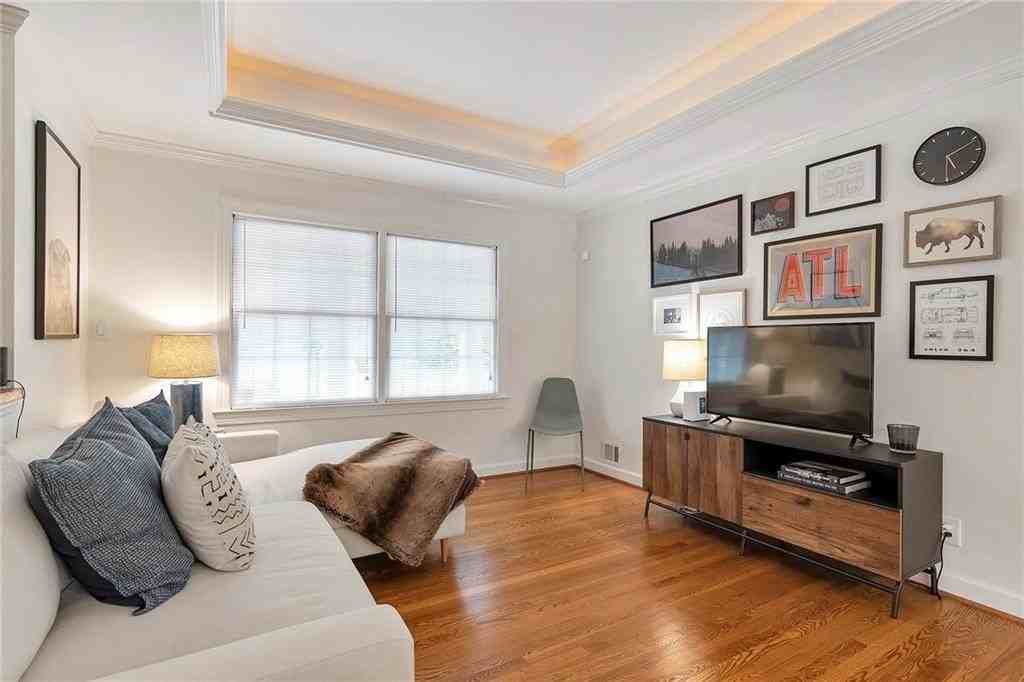 2731 Pioneer Ct - Photo 5 of 37