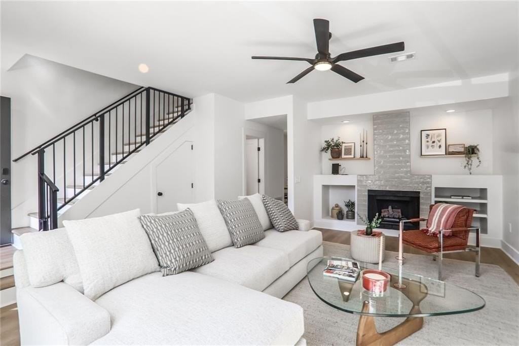 1210 Cleburne Ave Ne - Photo 6 of 25