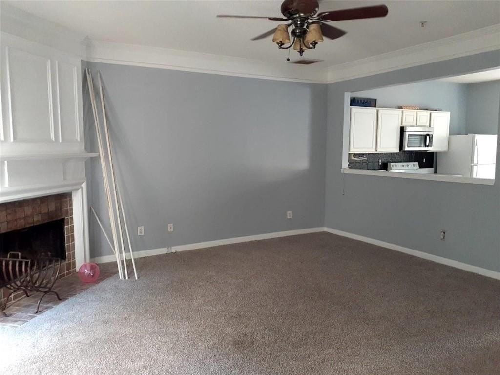 2085 Whitestone Pl - Photo 3 of 9