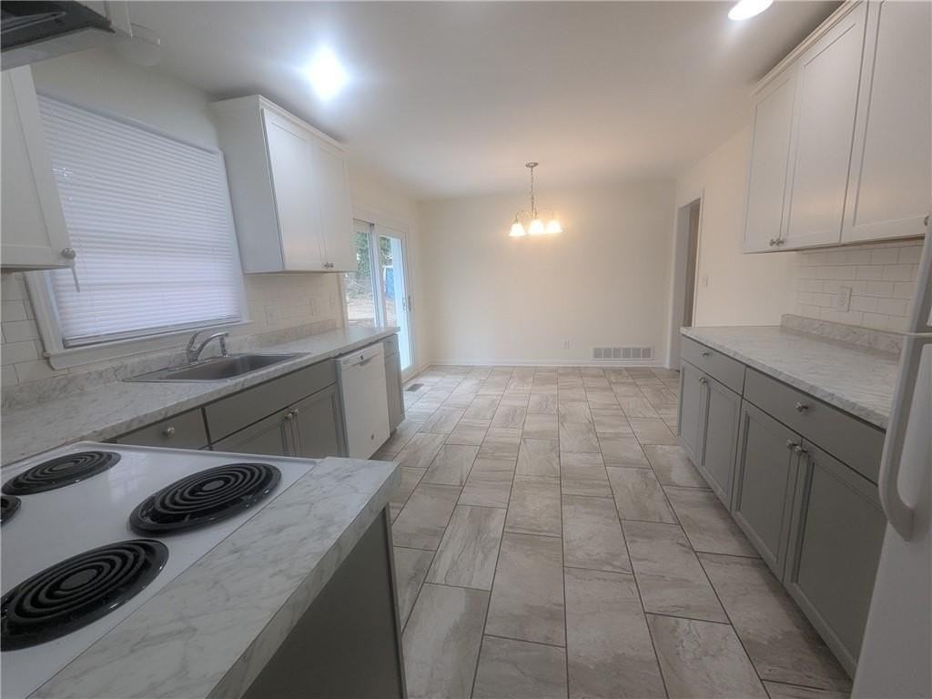 409 Samaritan Dr - Photo 4 of 17