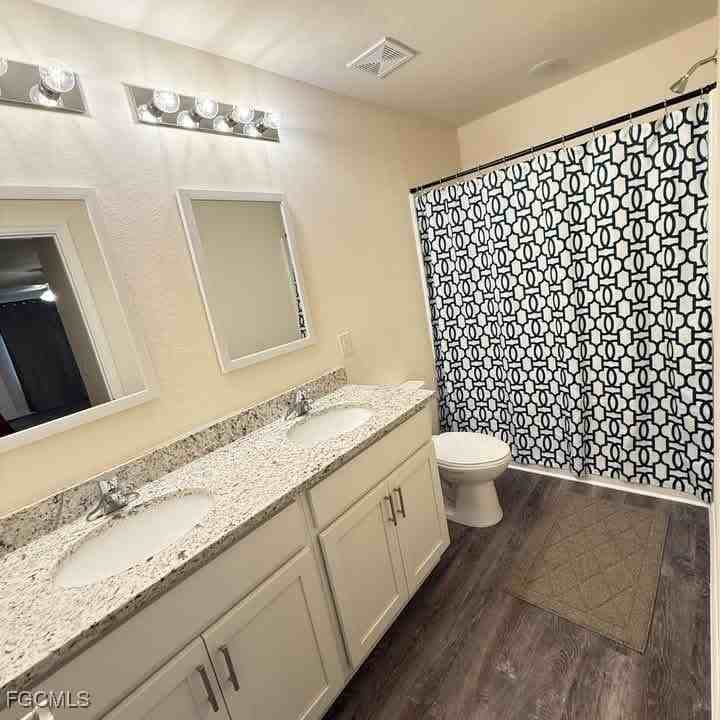 575 Oakshire Ln - Photo 4 of 12