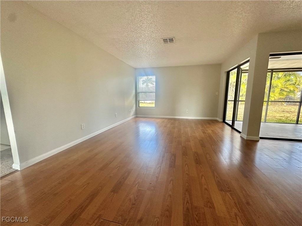 221 Sw 34th Ter - Photo 4 of 21