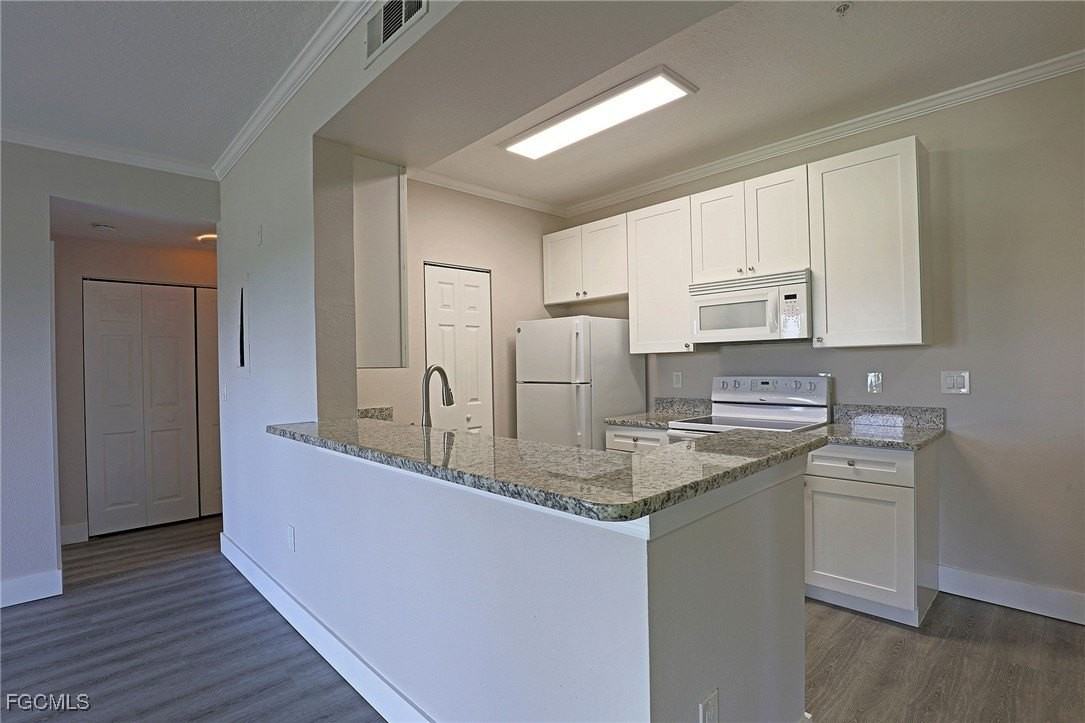 11480 Villa Grand Apt 123 #123 - Photo 3 of 14