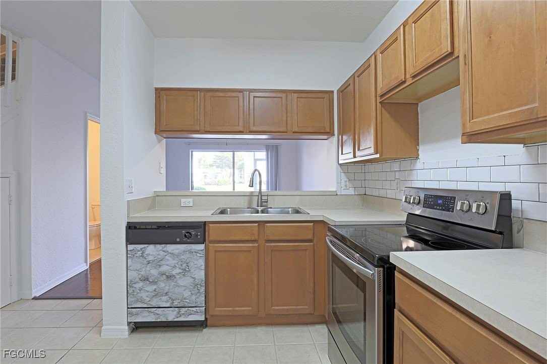 10033 Spyglass Hill Ln - Photo 6 of 21