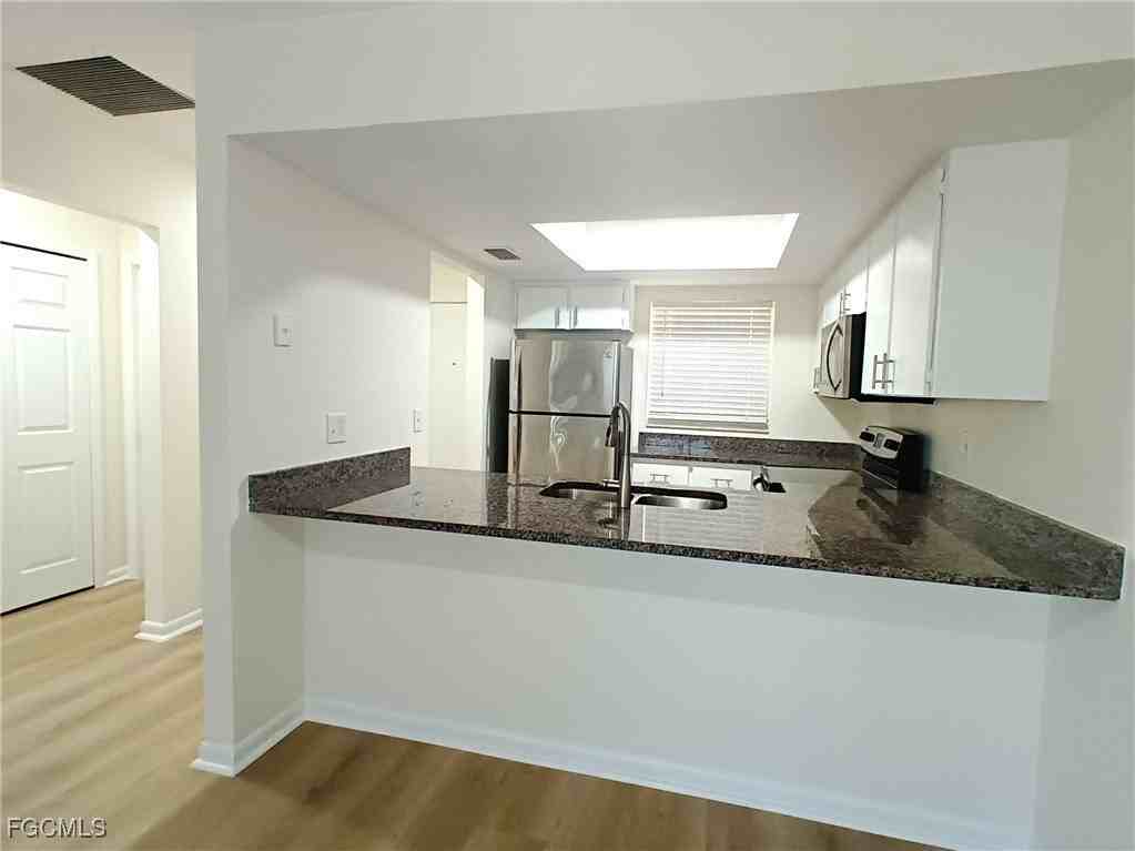 630/636 SE 13th Place unit: 5 #5 - Photo 3 of 12