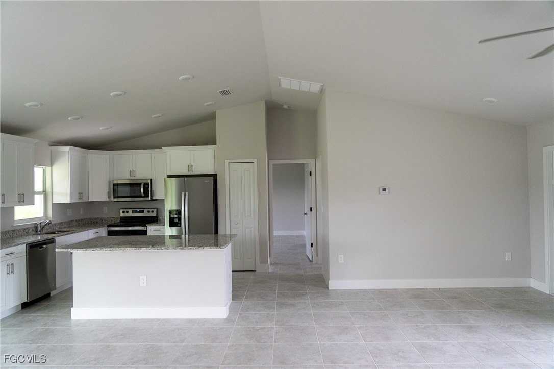 409 Moore Ave - Photo 3 of 13