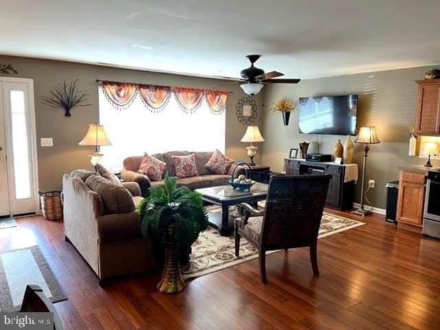 305 Redbud Ln - Photo 2 of 15