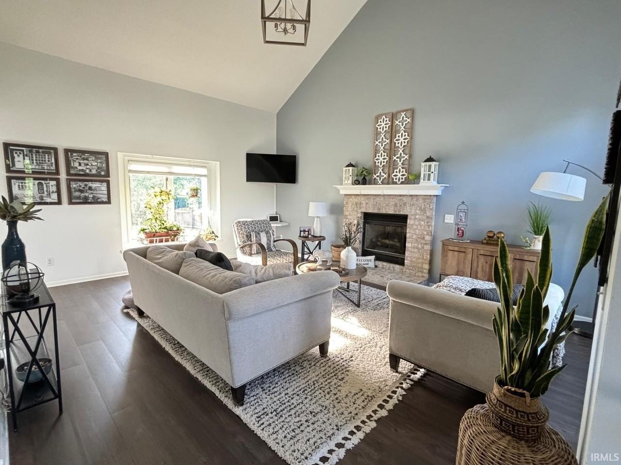 10824 Millstone Dr - Photo 2 of 20