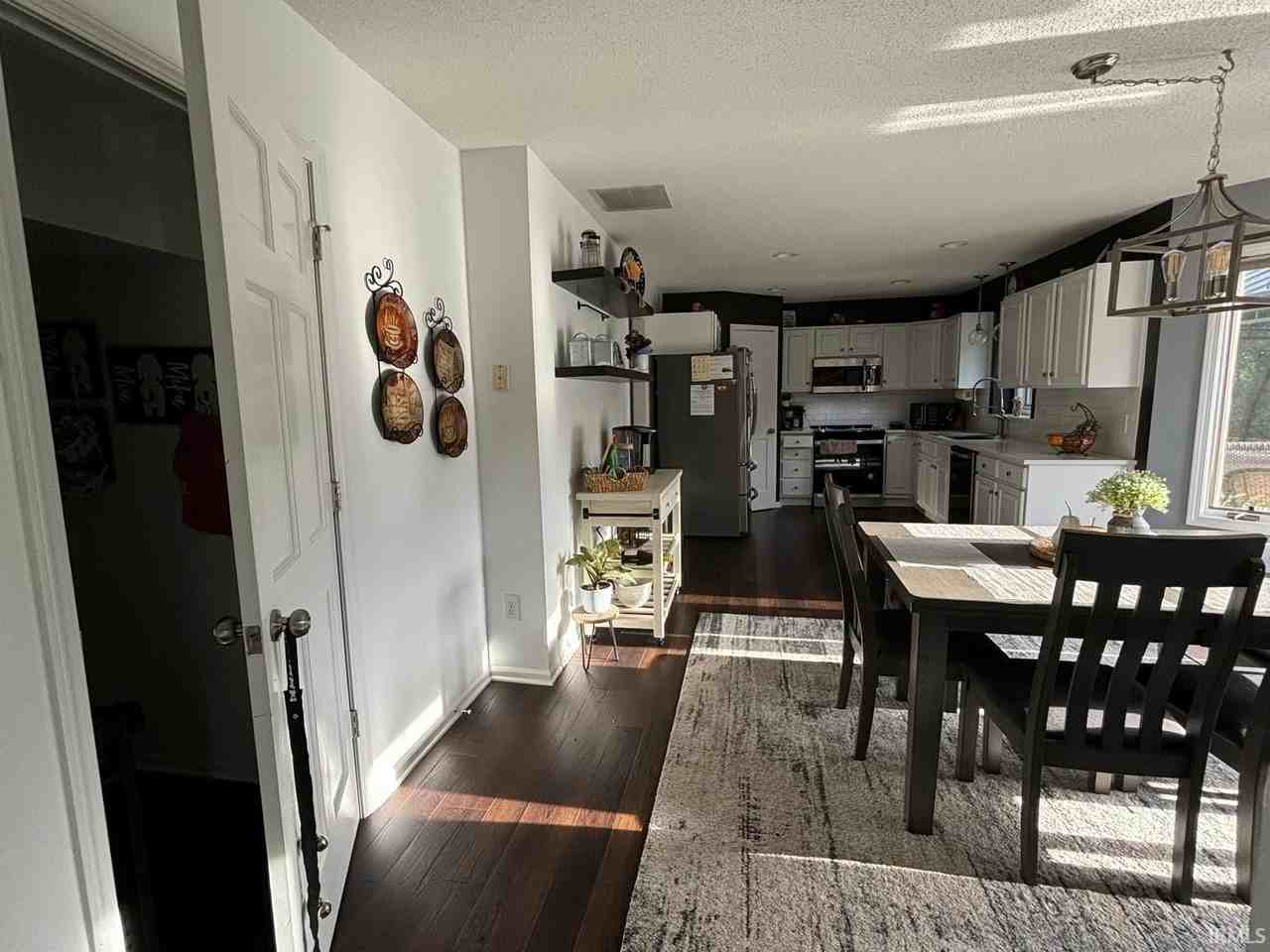 10824 Millstone Dr - Photo 5 of 20