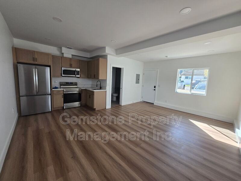 5387 Brockbank Pl - Photo 4 of 10