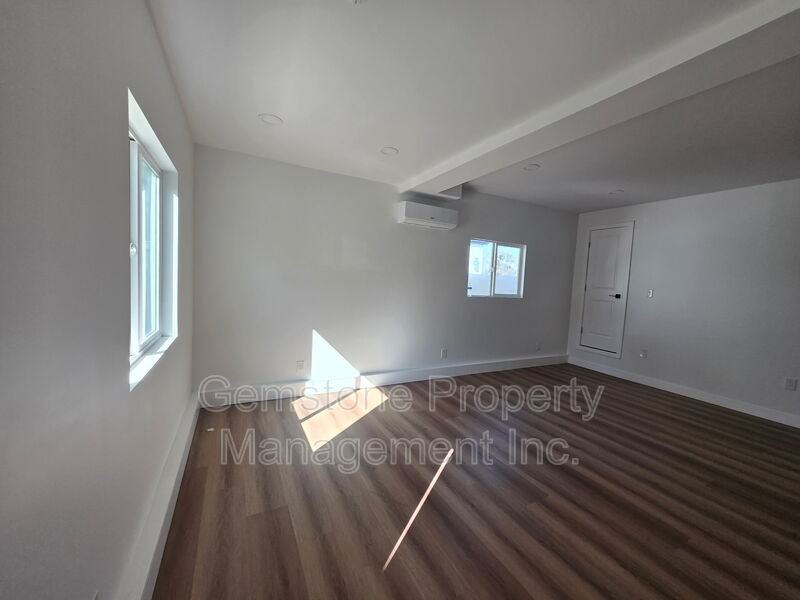 5387 Brockbank Pl - Photo 7 of 10