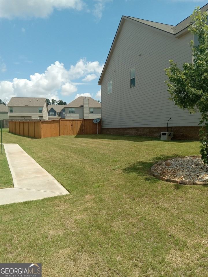 1189 Hartwell Rd - Photo 3 of 40