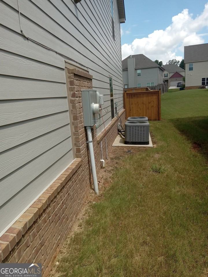 1189 Hartwell Rd - Photo 4 of 40