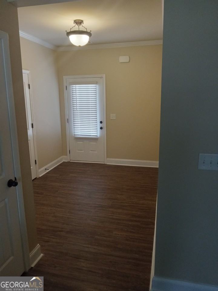 1189 Hartwell Rd - Photo 6 of 40