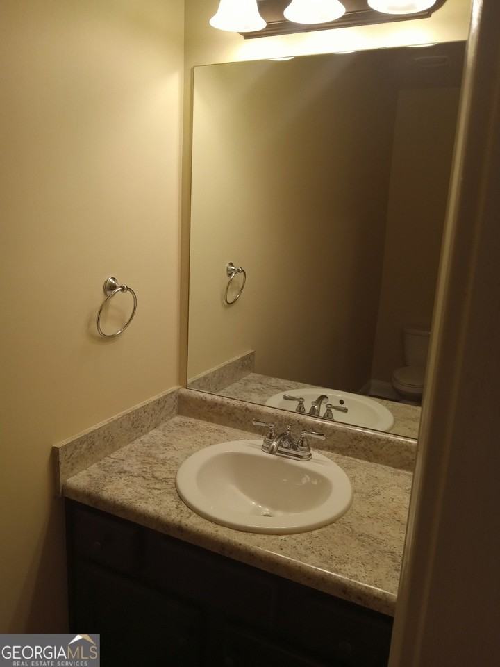 1189 Hartwell Rd - Photo 7 of 40