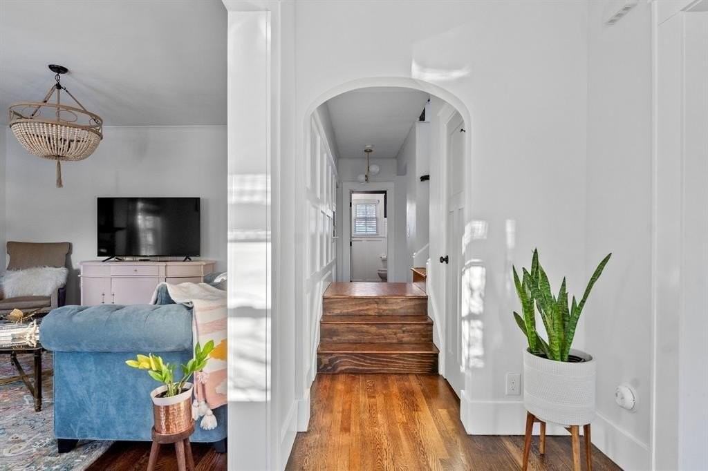 13 Chapin St - Photo 3 of 49