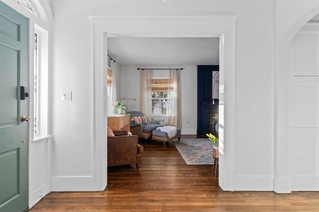 13 Chapin St - Photo 4 of 49