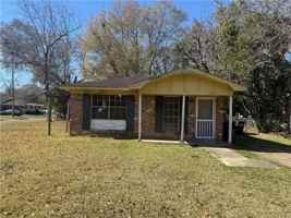 featured image of 451 Erie St