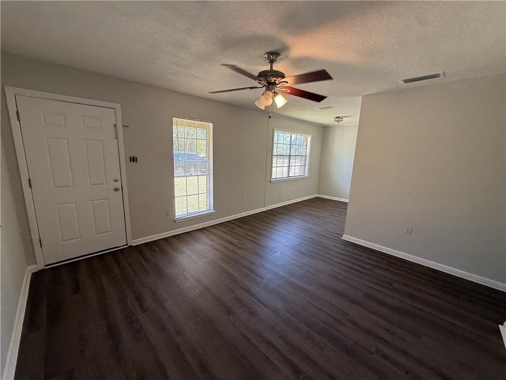 451 Erie St - Photo 5 of 10