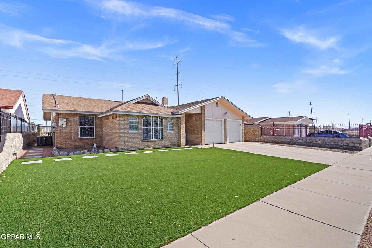 9304 W Osborne Rd - Photo 3 of 34