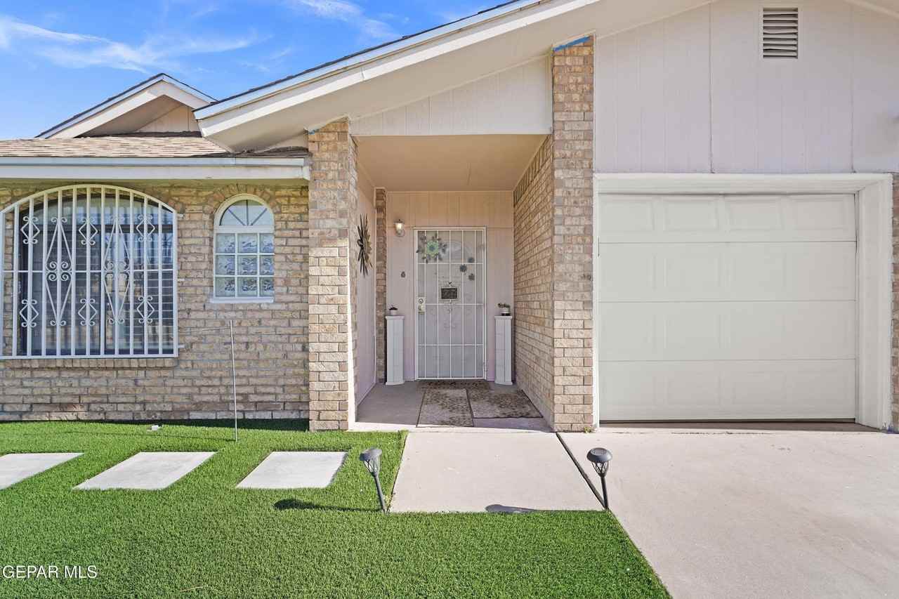 9304 W Osborne Rd - Photo 4 of 34