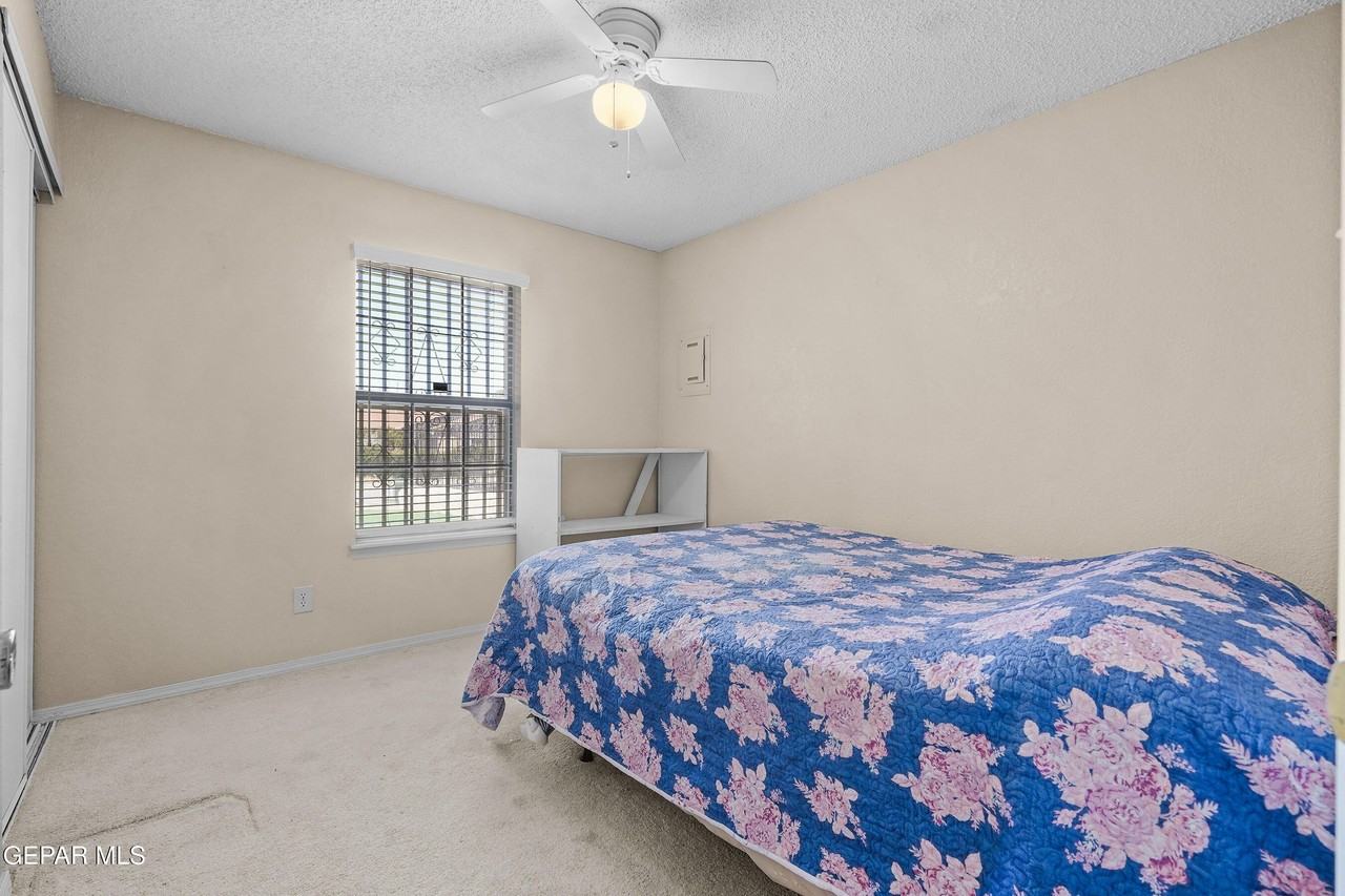 9304 W Osborne Rd - Photo 6 of 34