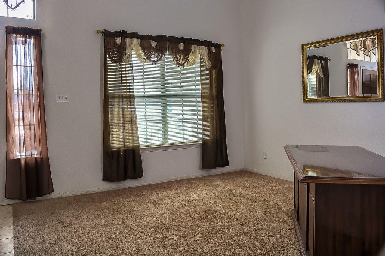 401 Santorini Ct - Photo 4 of 24