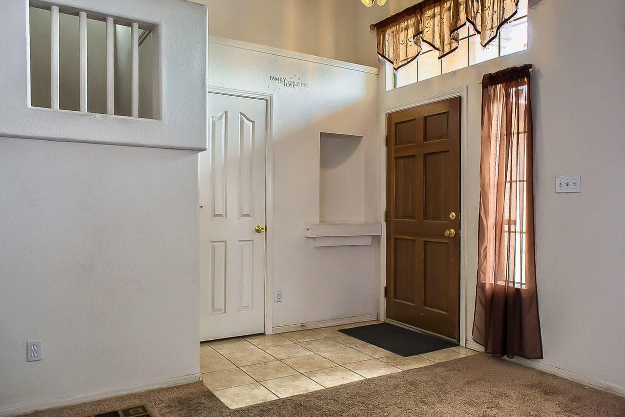 401 Santorini Ct - Photo 5 of 24