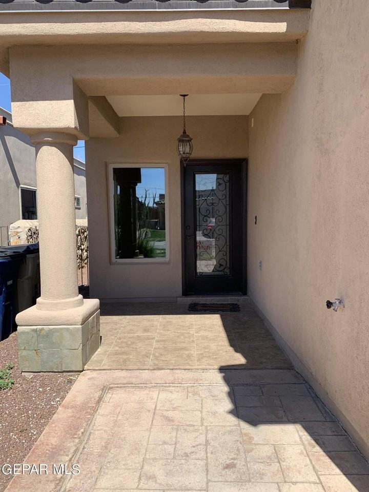 509 Firstwood Unit A #A - Photo 2 of 24