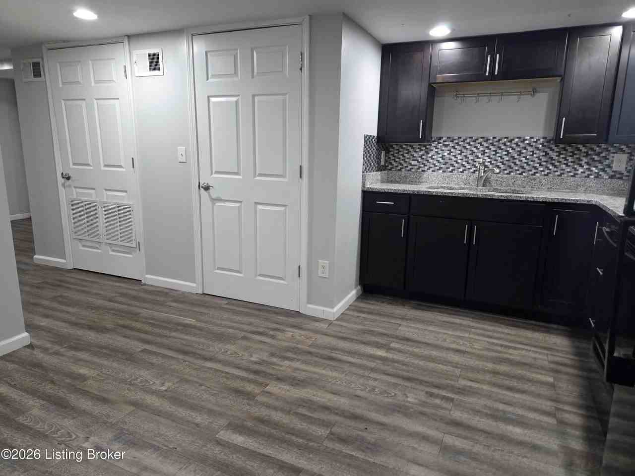 1209 Durrett Ln Apt 3 #3 - Photo 6 of 9