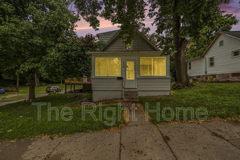 3918 S 14th St - Photo 2 of 23