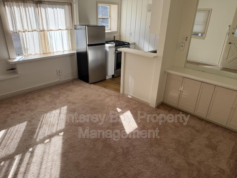 332 Central Ave Apt C - Photo 2 of 14