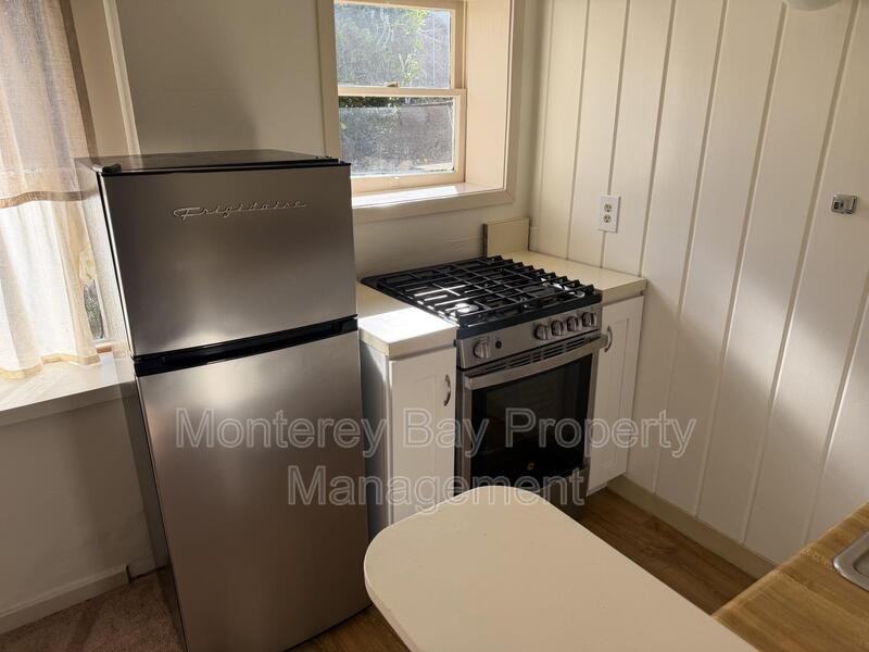 332 Central Ave Apt C - Photo 4 of 14