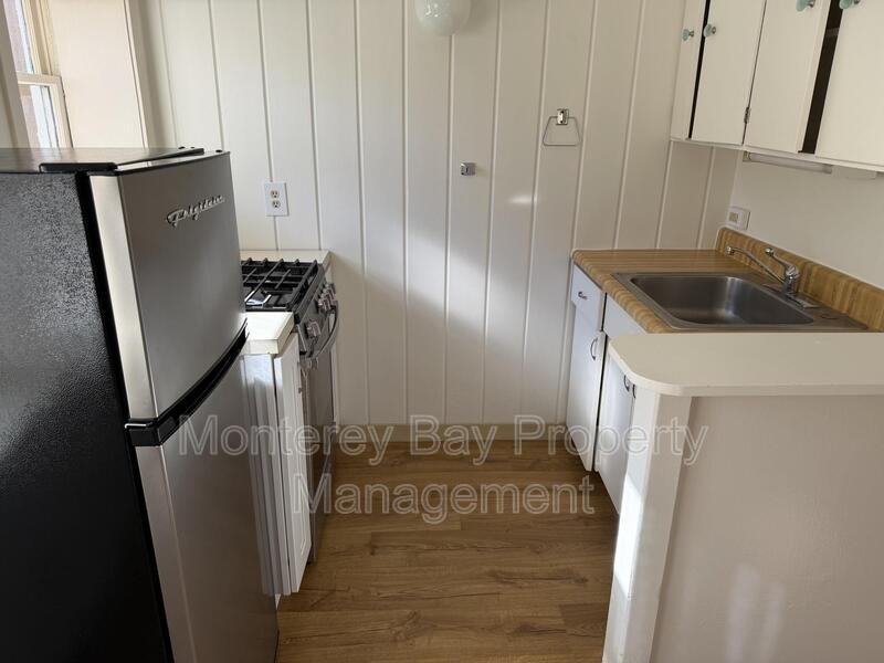 332 Central Ave Apt C - Photo 5 of 14