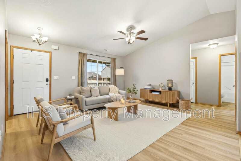 8915 Durham Dr - Photo 2 of 20