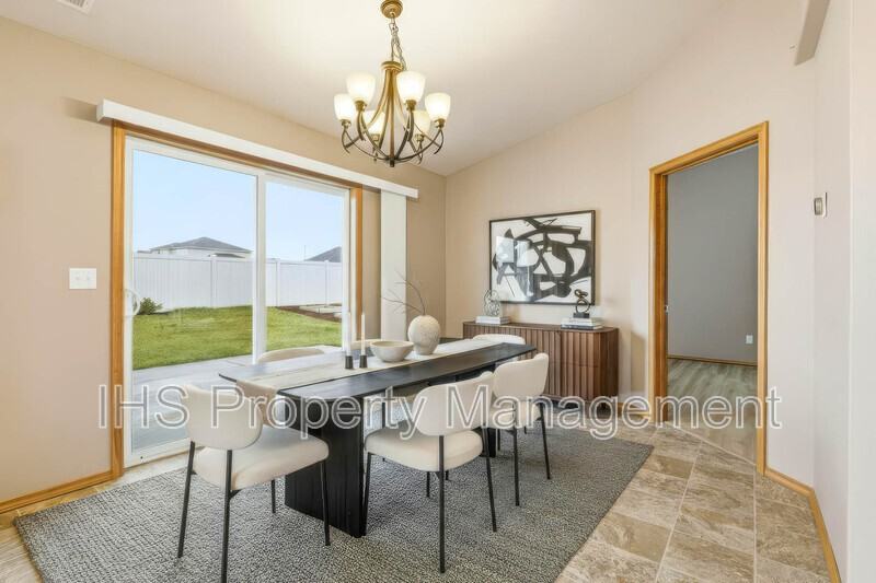 8915 Durham Dr - Photo 4 of 20