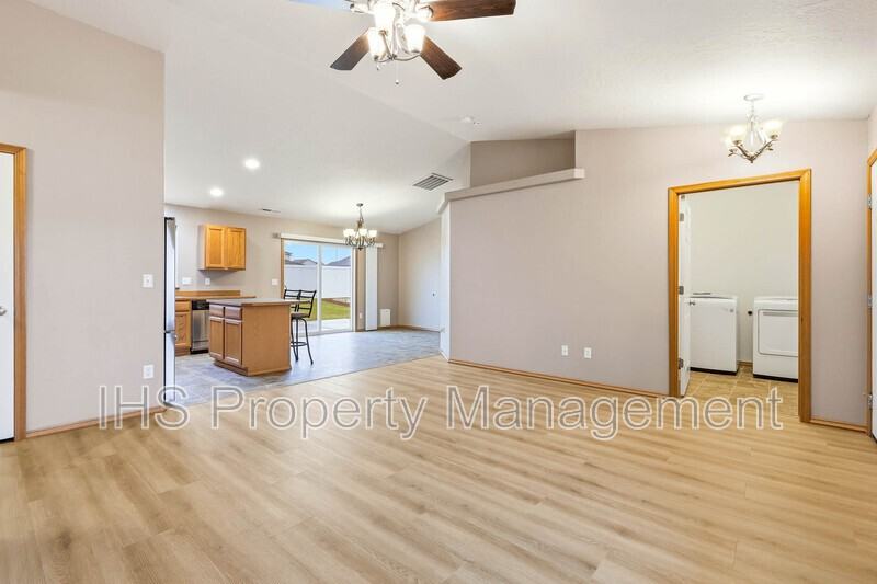 8915 Durham Dr - Photo 7 of 20