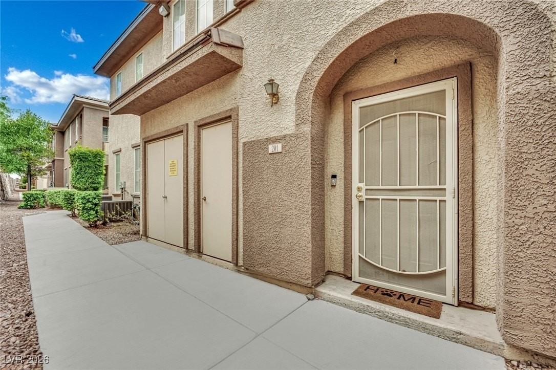 3915 Palm Beach St #201 - Photo 3 of 32