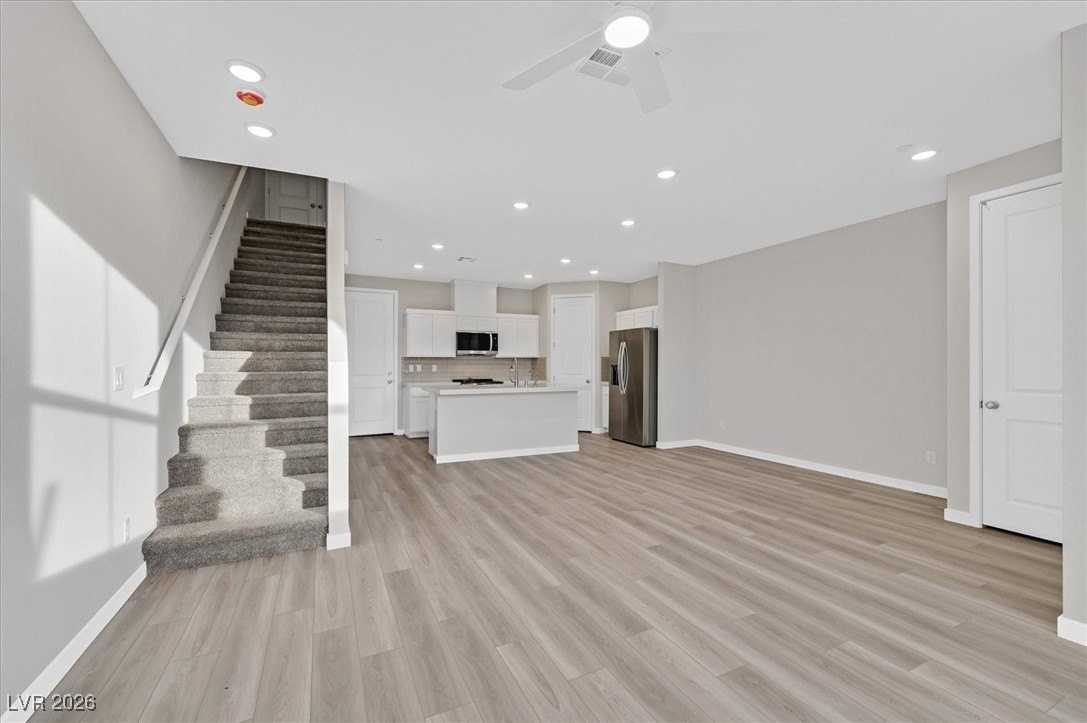 8925 Grabill Spruce - Photo 3 of 37